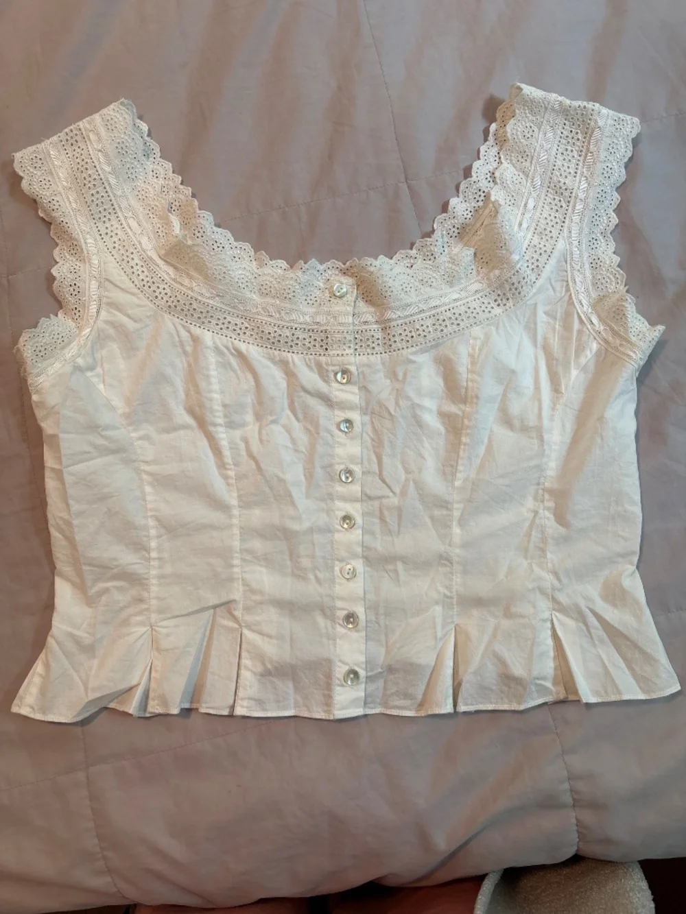 Doen Cream Eyelet Lace-Trim Button Front Cropped Top - Picture 3 of 16